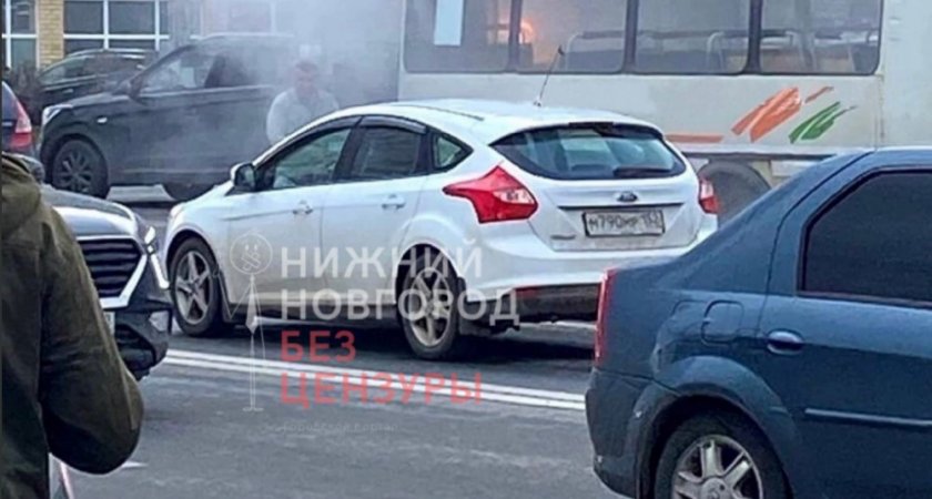В Нижнем Новгороде загорелся пассажирский автобус