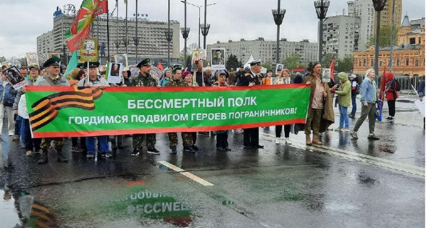 Колонна “Бессмертного полка”  начала торжественное шествие в Нижнем Новгороде  