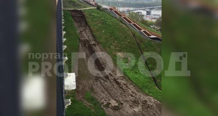 Фото к статье: Произошел обвал склона набережной Федоровского в Нижнем Новгороде