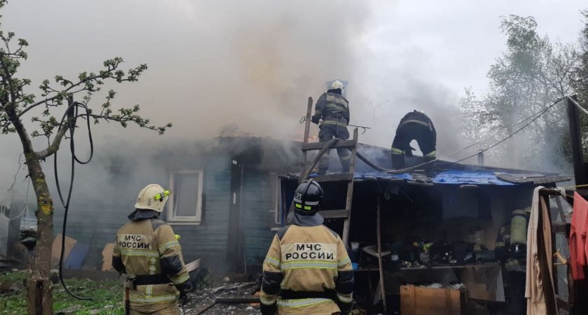 Утренний пожар в пятницу 13 спалил два дома и унес жизнь