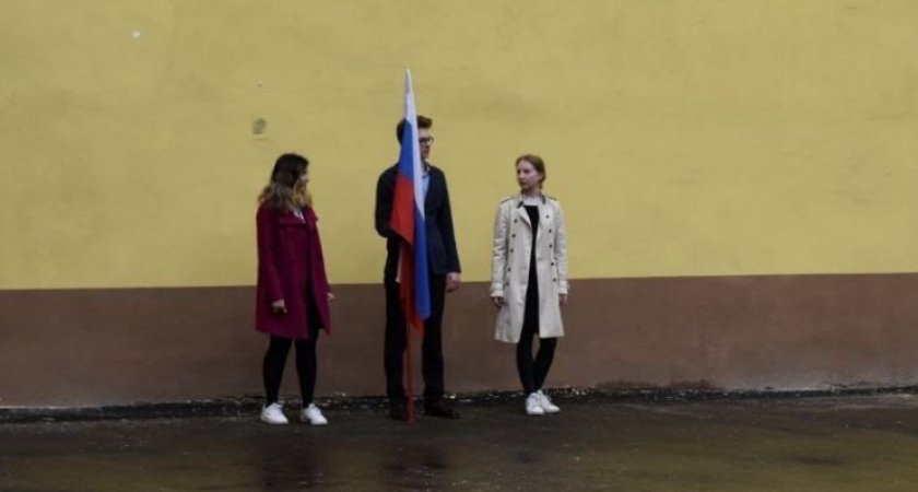 Нижегородским школам купят флаги почти на 80 миллионов рублей