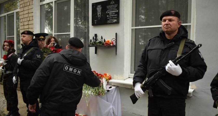 В школе Борского района открыли доску в честь погибшего выпускника на Украине