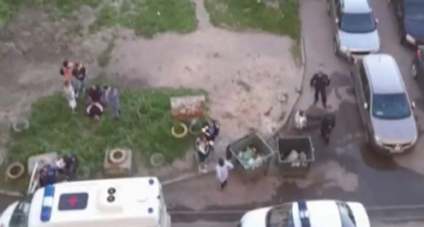 Неизвестные напали на машину скорой помощи в Ленинском районе