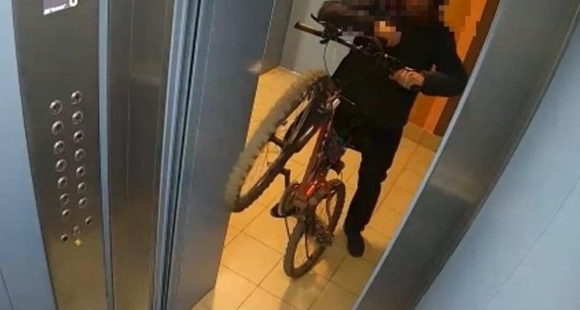 Подросток утащил из подъезда чужой велосипед за 80 тысяч