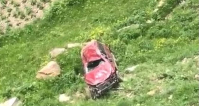 Автомобиль с нижегородской туристкой упал в обрыв в Дагестане   