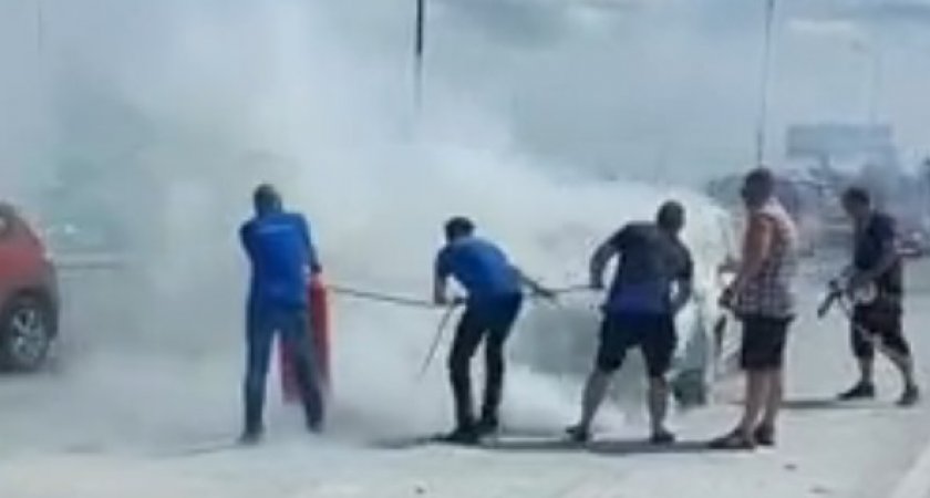 Массовое столкновение иномарок привело в возгоранию авто в Нижнем Новгороде