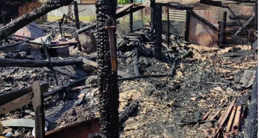 Ребенок играл с бензином, спалил дом, а сам попал в реанимацию