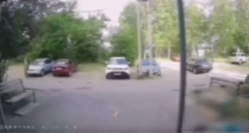 Девушка выпала из окна в Дзержинске