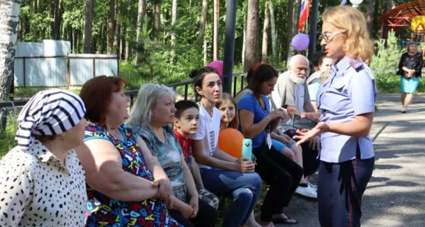 Фото к статье: Нижегородские следователи устроили праздник для детей беженцев