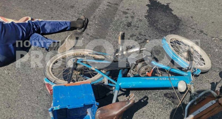 Фура насмерть задавила мужчину на маленьком мопеде в Шахунье