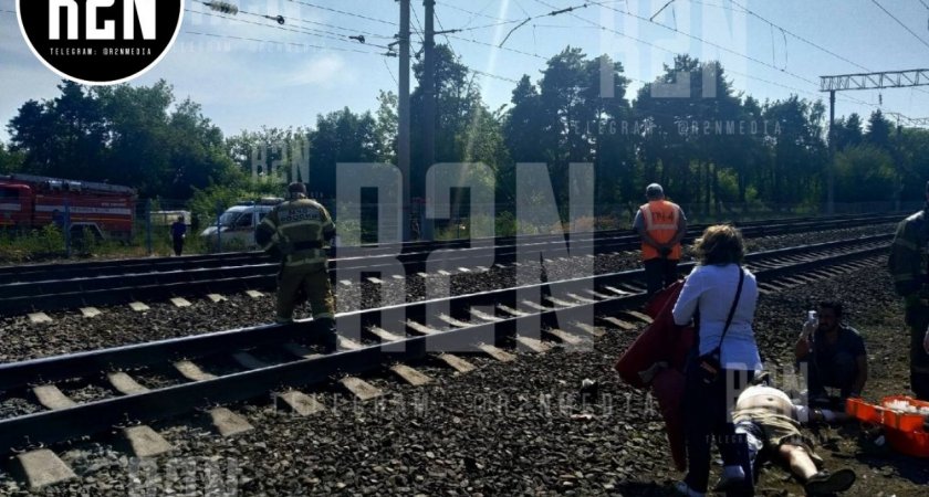 Ласточка протаранила. Ласточка сбила человека СПБ. Поезд сбил ребенка в метро. В Нижнем Новгороде сбило поездом подростка.