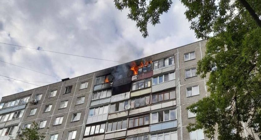 В Нижнем Новгороде сгорели балконы жилой многоэтажки