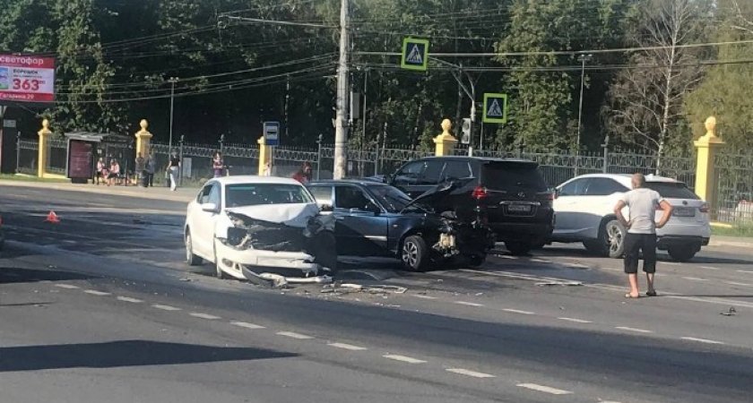 На проспекте Гагарина образовалась сильная пробка из-за ДТП