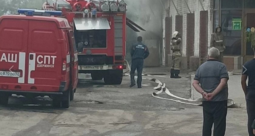 Пожарные потушили мебельный магазин в Дзержинске