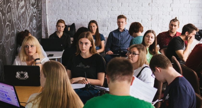 С 1 сентября дети участников спецоперации будут получать ежемесячные стипендии