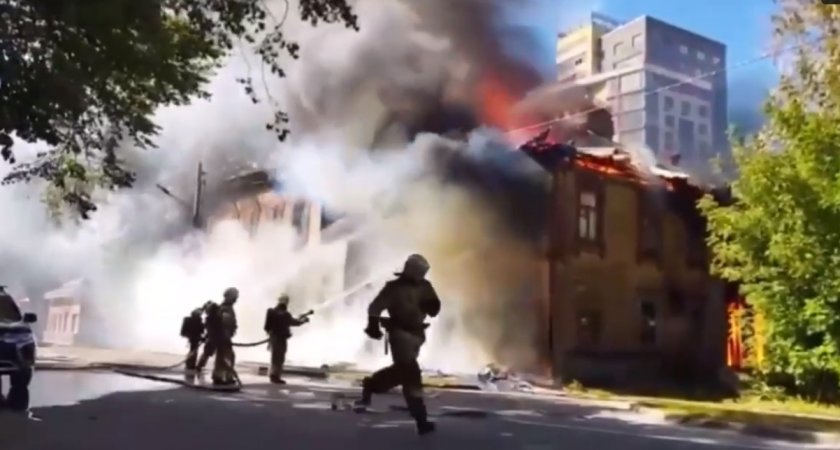 Сильный пожар произошел на улице Нижегородская в центре города