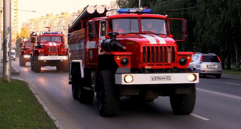 На помощь нижегородским пожарным отправили спасателей из соседних регионов