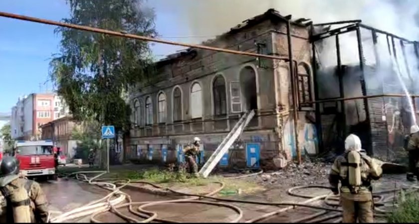 Два дома сгорели в историческом центре Нижнего Новгорода