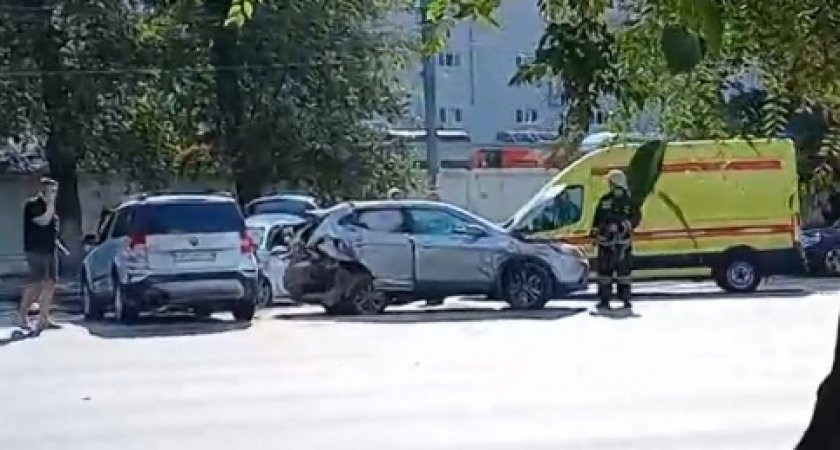 На Московском шоссе произошла массовая авария