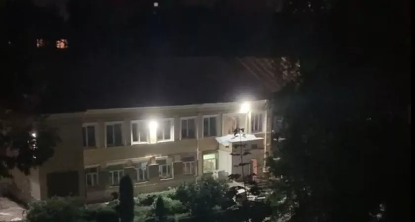 Фото к статье: Нижегородцы жалуются на шум от круглосуточного ремонта школы перед 1 сентября