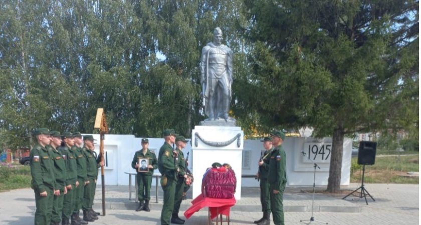 В Лысковском районе простились с местным жителем, погибшим на Украине