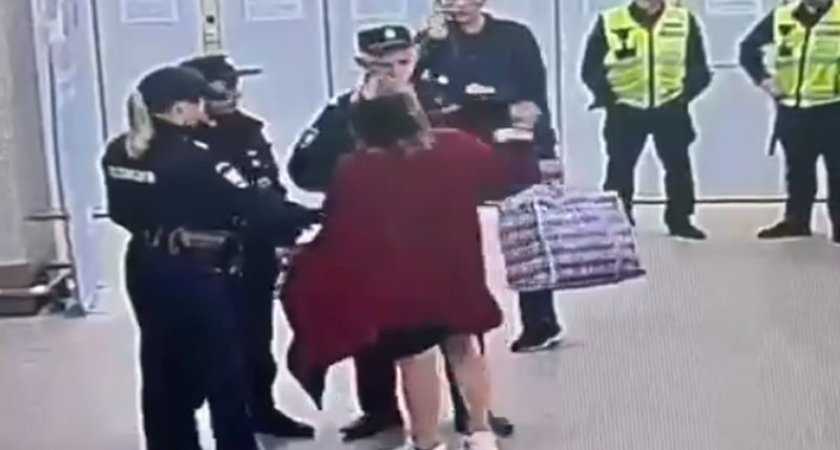 Появились новые детали конфликта женщины с полицейскими на вокзале Нижнего Новгорода