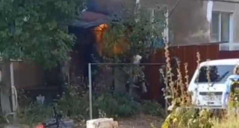 В Дзержинске загорелся подъезд жилого дома