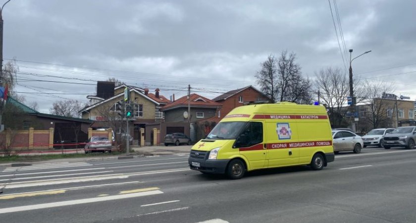 В Нижнем Новгороде водитель получил тяжелые травмы во время ремонта автокрана