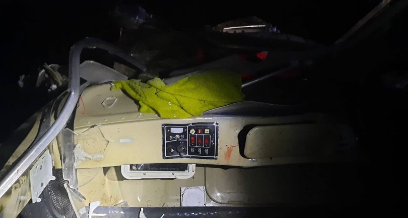 На Волге в районе Кстово катер врезался в баржу