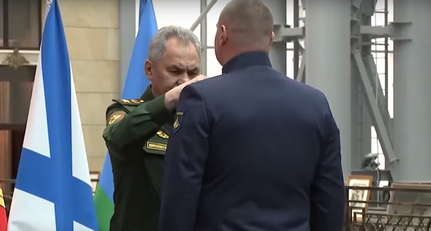 Шойгу вручил участнику СВО из Нижегородской области медаль "Золотая звезда"