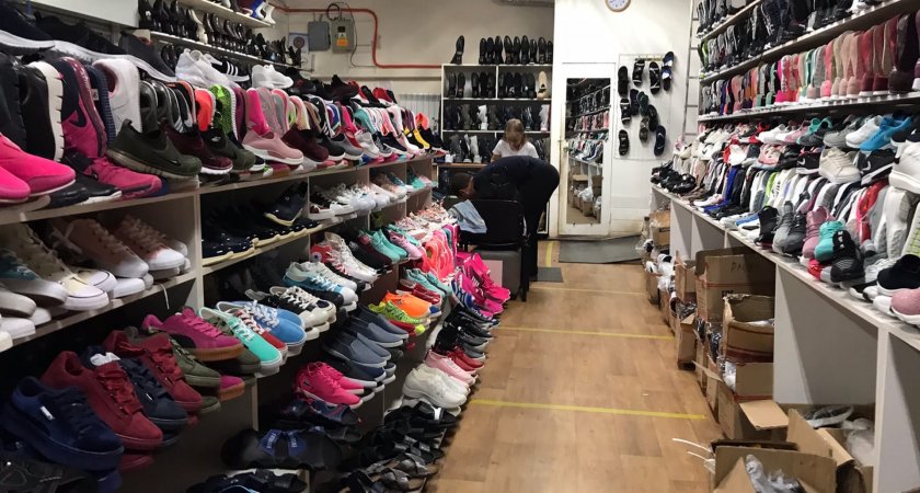 В Нижнем Новгороде мужчина выбил дверь в обувной магазин