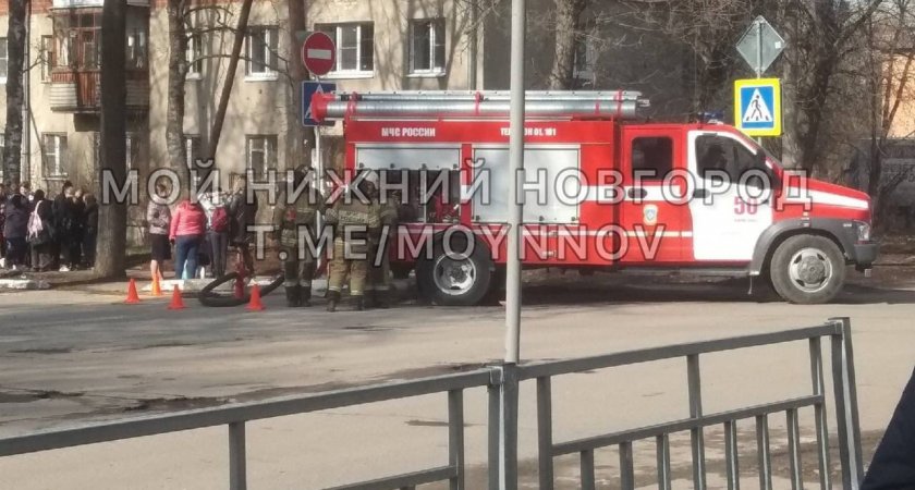 В Нижнем Новгороде проходит массовая эвакуация школьников