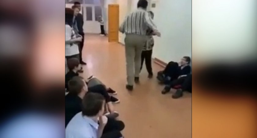В дзержинской школе учитель ударил и толкнул семиклассника