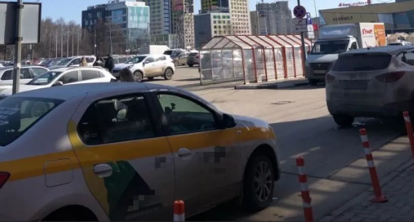 Фото к статье: В Нижнем Новгороде перестали работать такси "Яндекса" и Uber