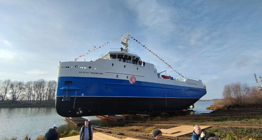В Нижегородской области спустили на воду "плавучую фабрику" по ловле крабов