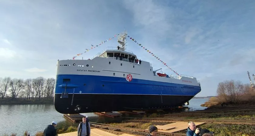 Фото к статье: В Нижегородской области спустили на воду "плавучую фабрику" по ловле крабов