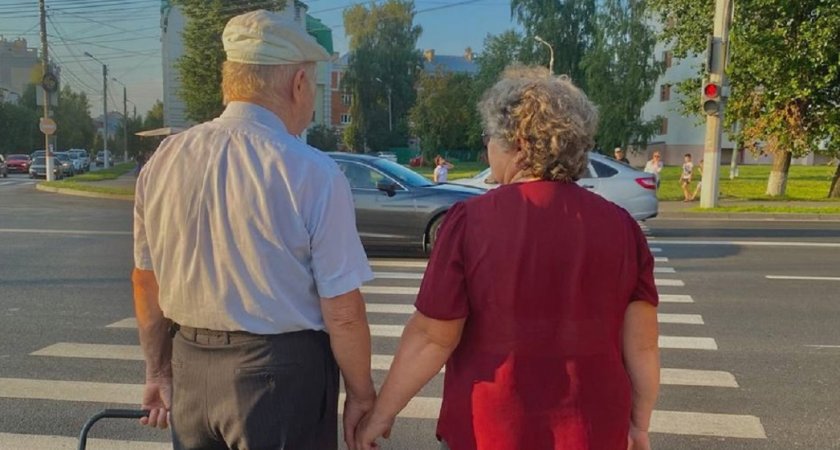 Пенсионеры наконец-то дождались: сразу два повышения маленьких пенсий 