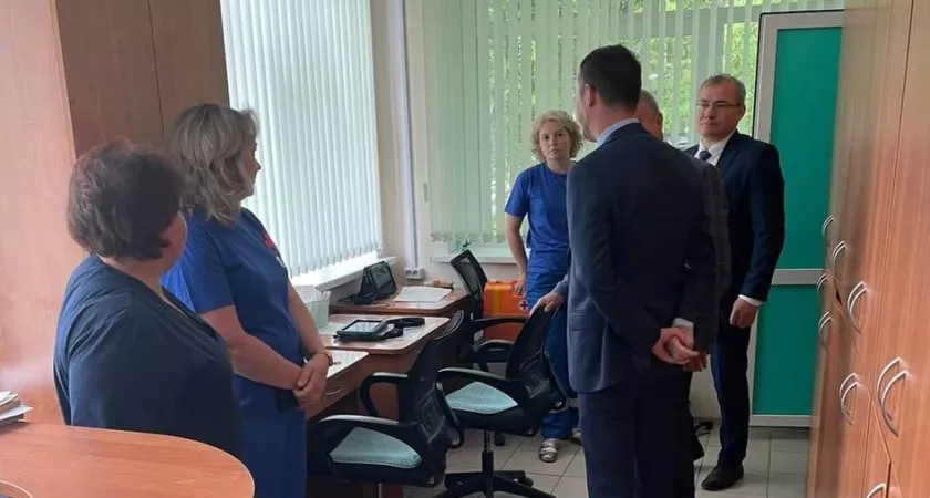 Фото к статье: Мелик-Гусейнов пригрозил жесткой проверкой Семеновскому ЦРБ