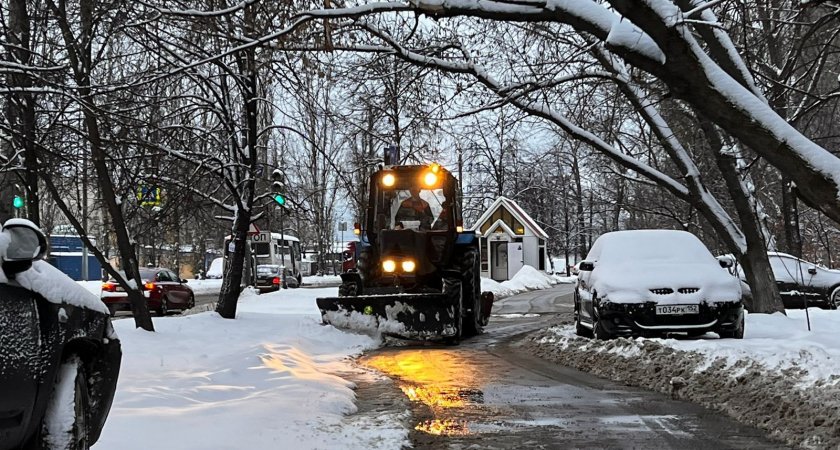 В Нижнем Новгороде со снегопадом борются 400 единиц техники и почти тысяча рабочих 