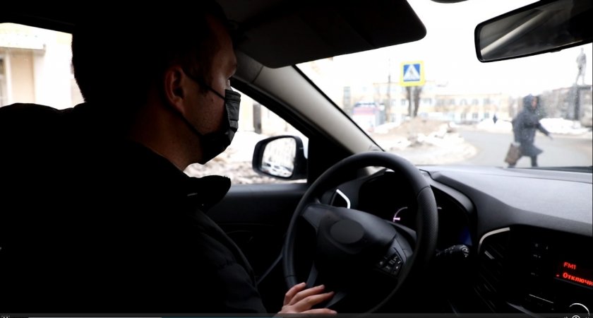 Таксист спас женщину от потери 100 тысяч рублей в Дзержинске