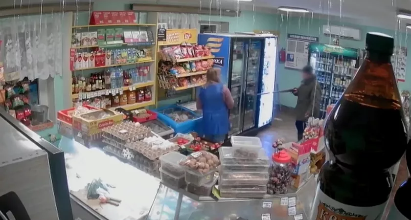 Фото к статье: Нижегородец ограбил магазин на 5 тысяч рублей и отстреливался от полицейских
