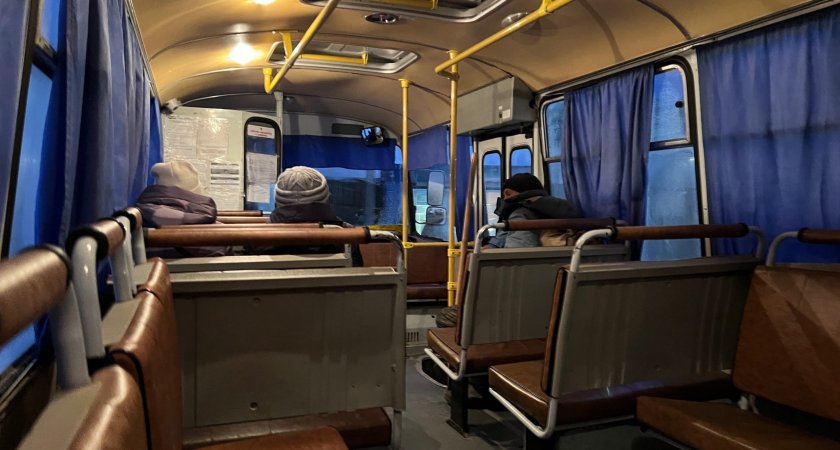 Нижегородский водитель автобуса требовал оплату билета на личную карту