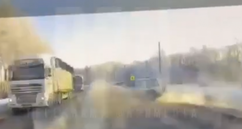 Момент смертельной аварии с тремя авто в Нижегородской области попал на видео