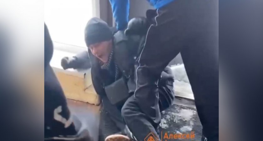 В дзержинскую школу проник странный мужчина: "Бегал, хватал девочек-младшеклассниц"