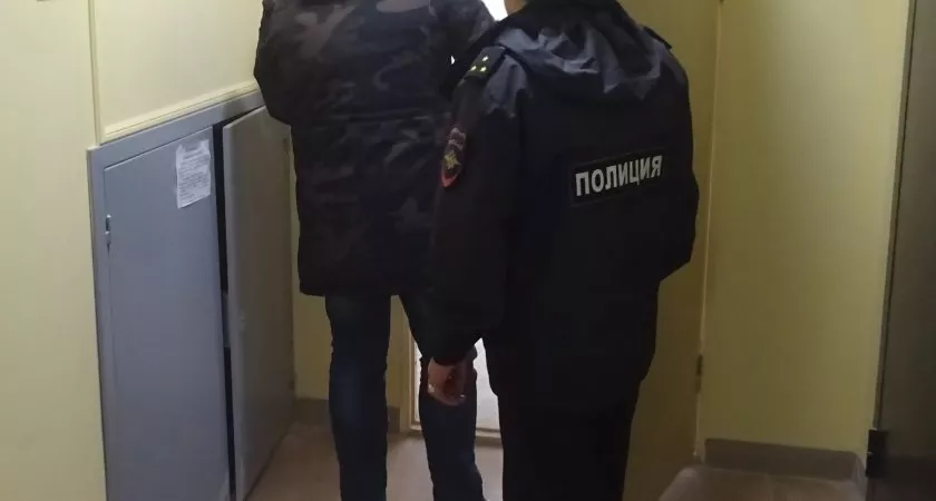 Фото к статье: Нижегородка сдала полиции мужа-нациста из ревности
