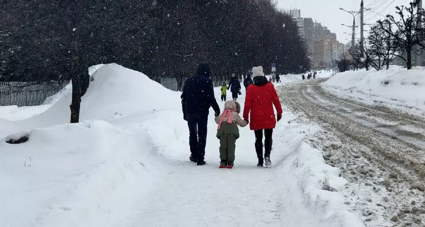 Фото к статье: Почти половина нижегородских отцов готова сидеть в декрете с малышом, пока жена работает