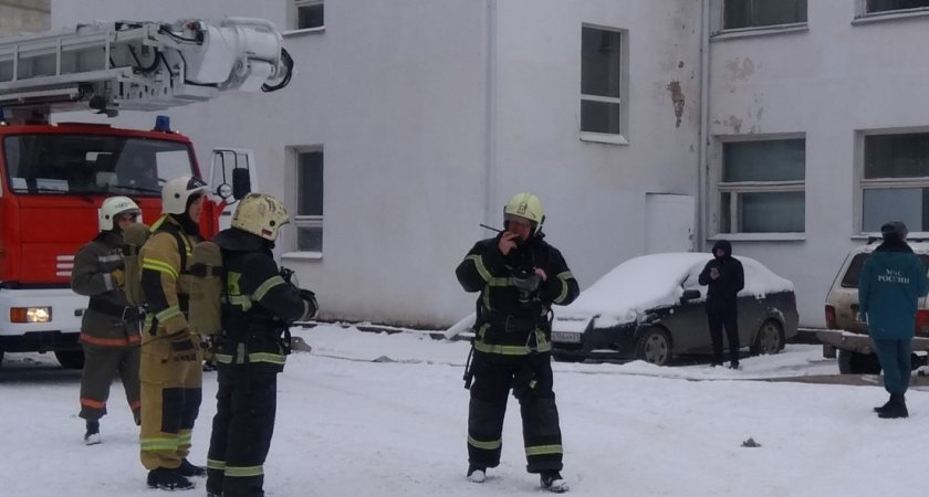 Ночью в Автозаводском районе вывели 24 человека из горящего дома