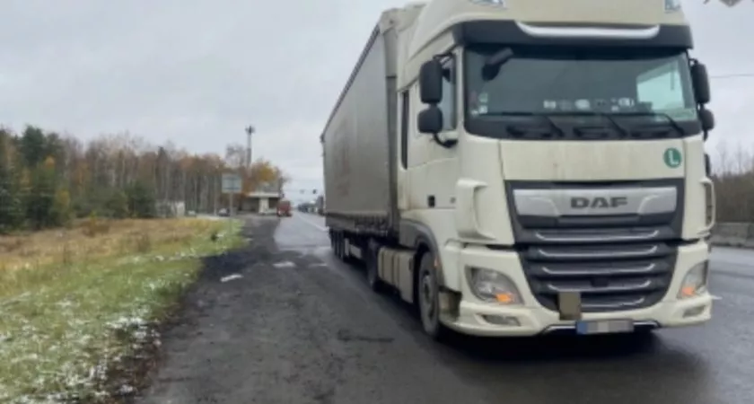 Фото к статье: Водитель фуры проезжал Дзержинск и предложил 265 евро правоохранителю