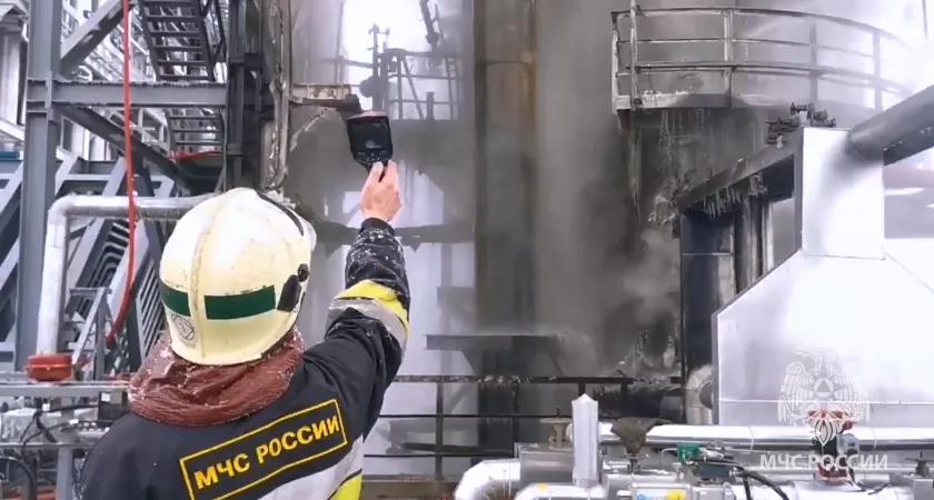 Фото к статье: В Кстово потушили нефтеперерабатывающий завод