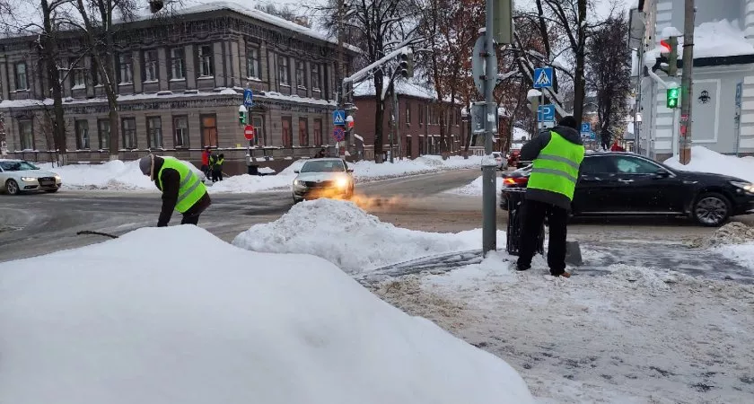 Фото к статье: Нижегородские подрядчики проштрафились на 6 млн из-за снега